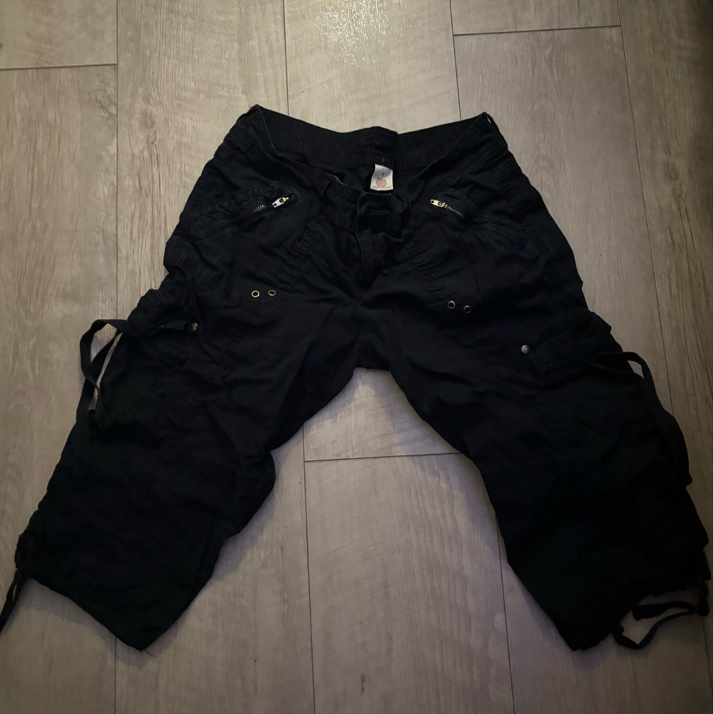 Black Cargo Capris